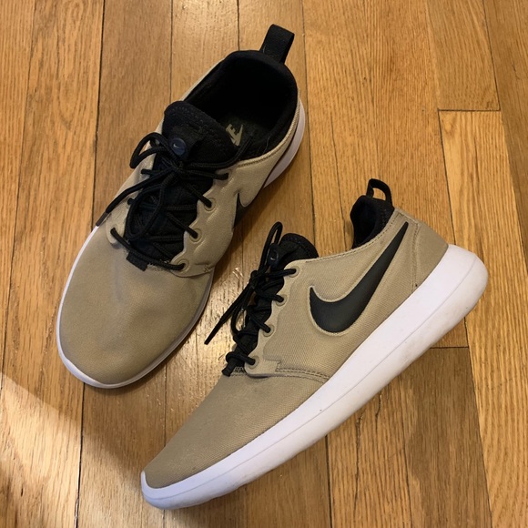 Nike Shoes - Black and nude Nike roshe 2.